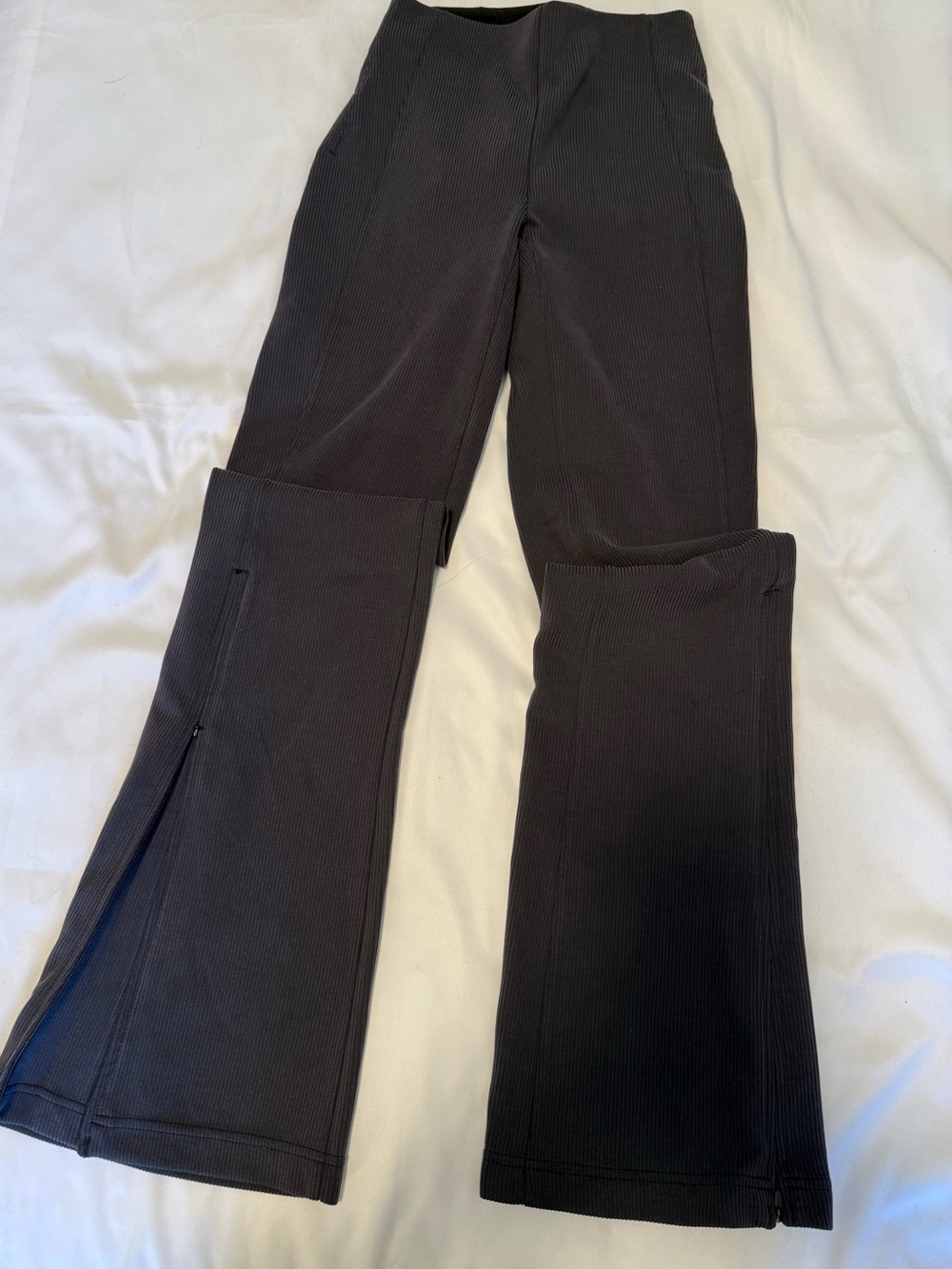 NWOT! Lululemon Charcoal Ribbed Zip Up Flare Pants Size 2